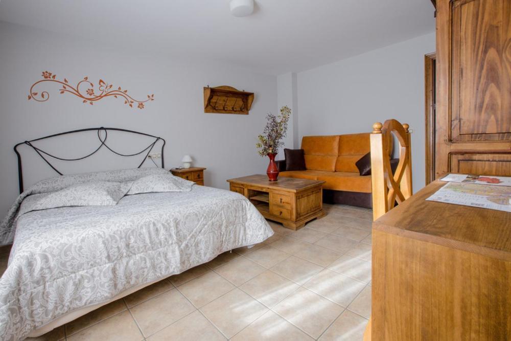 Hostal Antiguo Hospital Linares de Mora Luaran gambar