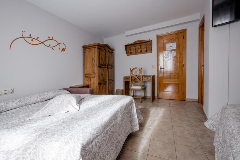 Hostal Antiguo Hospital Linares de Mora Luaran gambar