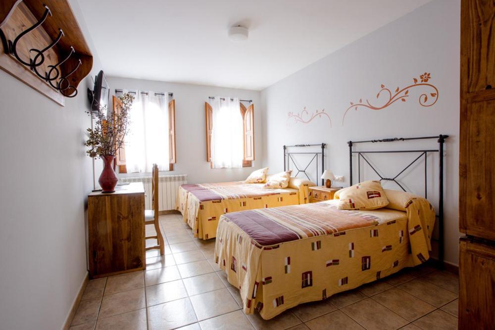 Hostal Antiguo Hospital Linares de Mora Luaran gambar
